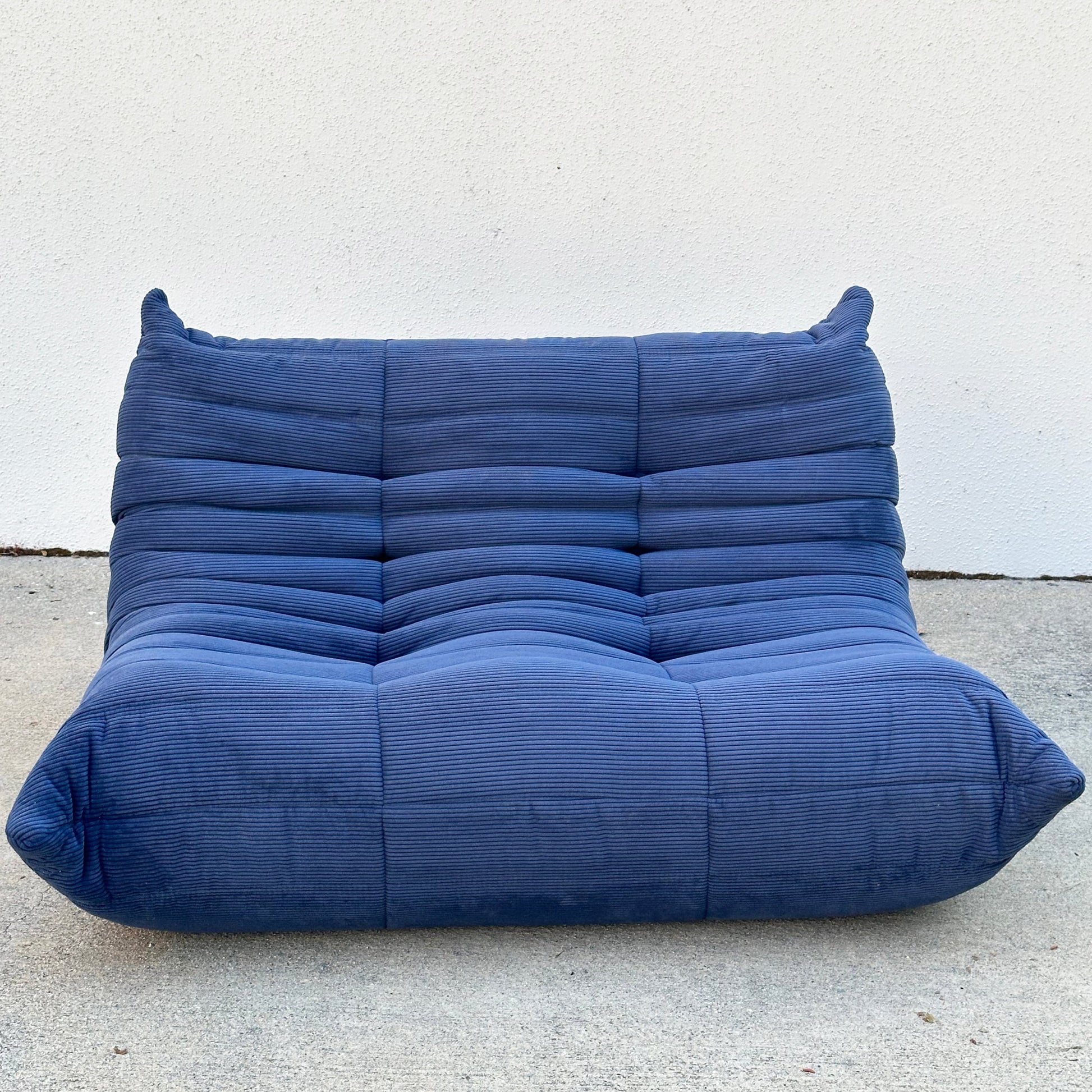 Ligne roset togo sofa modern design, French design, interior designer sofa, Blue sofa in the style of line roset. Designed by Michael ducaroy. Vintage togo style sofa in corduroy. 